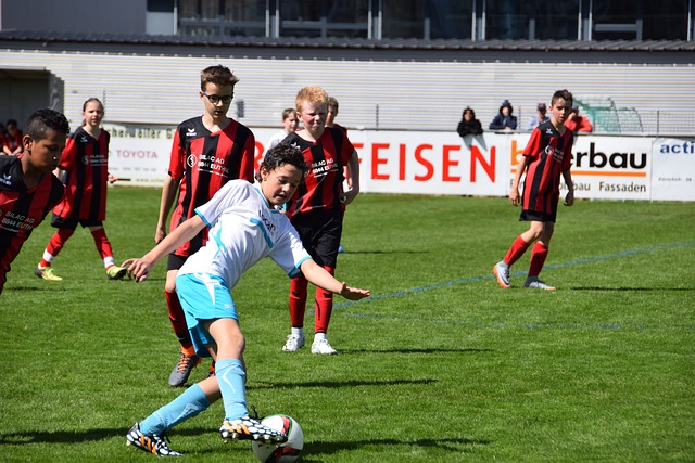 首届全国体育新闻工作者足球联赛开幕 业余足球参与有望进一步提升.